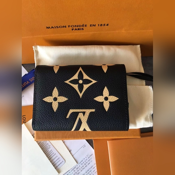 Louis Vuitton Victorine Wallet - Picture 2 of 10
